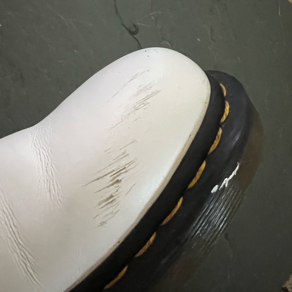 Adult size 9 Dr Martens - Picture 6 of 9